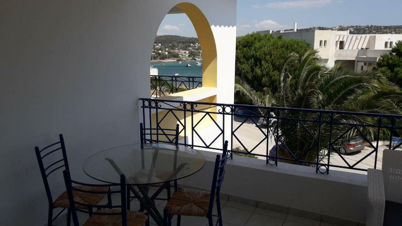 The Swan And The Gull, Porto Rafti Yacht Harbor Apartment Buitenkant foto